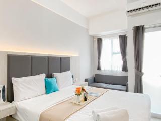 Warm and Restful Studio Transpark Juanda Bekasi Timur Apartment By Travelio - 0