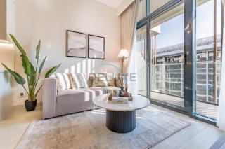 Pool Views 1BR Close to Major Landmarks in Azizi Riviera 18, Al Merkadh by Deluxe Holiday Homes - 3