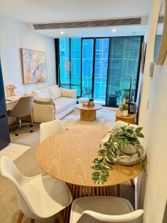Lonsdale St Luxury CBD Family Apartment with FREE PARKING - Melbourne - 1