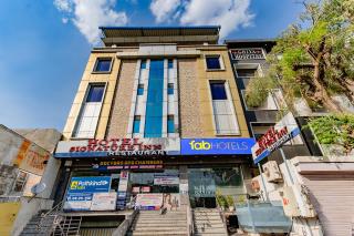 FabHotel Signature Inn - 0
