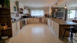 At 47 Turmalin Holiday House - 8