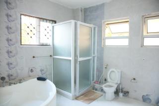 SEAVIEW ROOMS iN A HOMESTAY APARTMENT - Mombasa - 3