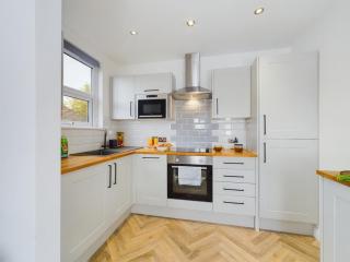 Westcliff apartment with free parking - 2