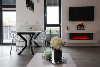 Luxury Landing 8-centrally located accomodation with private parking Targu Mures - 5
