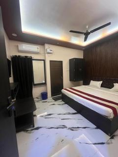 Hotel Shiv Mangalam Near Kashi Vishwanath Tample - Varanasi - 4