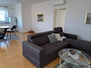 Apartments Pink house - Povljana - 1