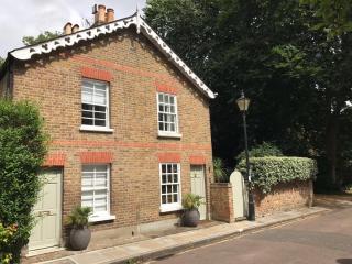Charming Cottage with Roof Terrace - Twickenham - 0
