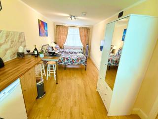 2 bed Studio-Free Parking-Pet Friendly-Garden - Londra - 1