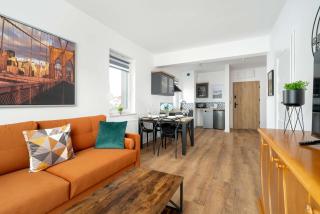 Elegancki Apartament Niedaleko Parku w Poznaniu z Tarasem i Parkingiem by Noclegi Renters - 4