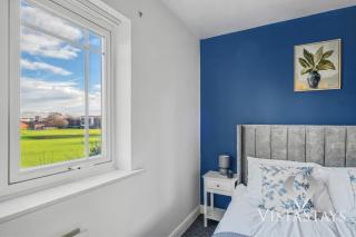 Modern 4 Bed near Manchester City Centre with Pool Table and Free Parking by Vista Stays Short Lets - Manchester - 4