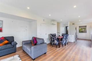 Auckland airport homes six minutes from airport three bedrooms two and half bathrooms - 5