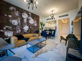 Luxury Meets Serenity 2BR Apt in Noura Tower - 6