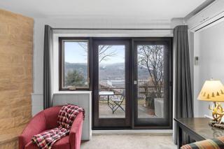 Classic Swiss Condo with Views of Mont-Tremblant - Mont-Tremblant - 8