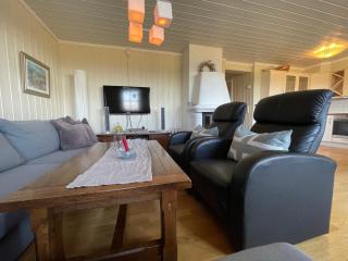 Family-Friendly Retreat with Fireplace and Balcony - Beitostøl - 8