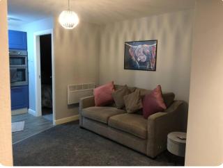Captivating 1-Bed Apartment in Hednesford - Cannock - 9
