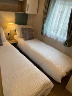 Caravan-Sleep8-HotTub-FreeP-Balcony-FamilyFriendly - Lincoln - 8