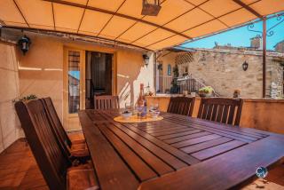 Maison en pierre avec bassin - 3