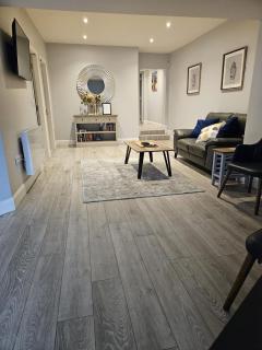 Dalys Place - - 5