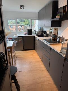Cozy Double Room in North London with Great Transport Links - - 9
