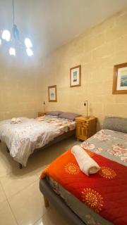 Gozo Island Escape Sleeps 4 with Private Bathroom - Għajn il-Kbira - 4