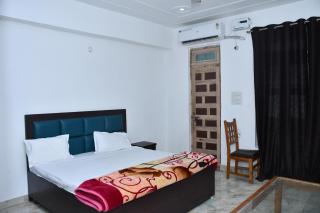 Hotel Sunder Milan - Ayodhya - 1