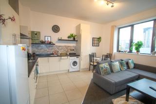 Ideal for groups - Lovely 2 Bedroom Apartment - Free Parking, Transit links, Close to Stadiums - Manchester - 8