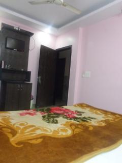 Hotel Raj International Dx In-front of Sarai Rohilla Station - 8