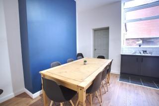 6 Bed Manchester Home Sleeps 18 Free Parking - 7