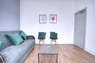 Sleeps 18 Lovely Mcr Home by City SuperHost - 3