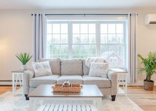 Countryside Oasis Charming 1BR Farmhouse Getaway - Gorham - 0