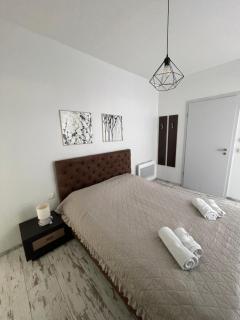 Golden Sun Apartments - 7