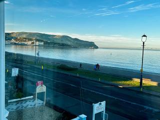 Hotel No5, Beachfront with Free Private Car Park - Llandudno - 8