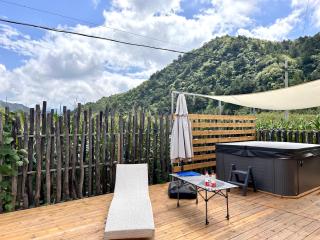 Great Wall Stream Villa with Hot Tub - - 4