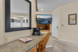 Mt Bachelor Condo Queen Suite - Bend - 4