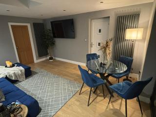 Sheffield-Apartment-Sleeps4-Parking-HotTub - 6