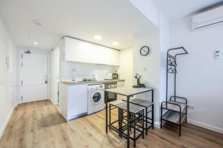 Elegant Studio with Private Terrace by RentitUP - 9