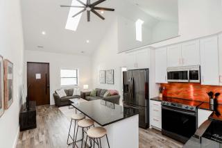 Sojourn 2 BR Steps to the Beach Sleeps 4 - 0