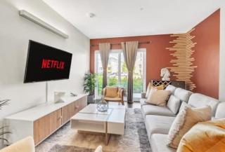 Crystal Flats King Bed Pool Fitness Center Dog Park Wellness Center BBQ - 7