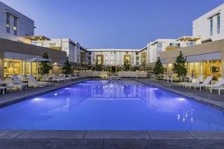 Crystal Flats King Bed Pool Fitness Center Dog Park Wellness Center BBQ - 0