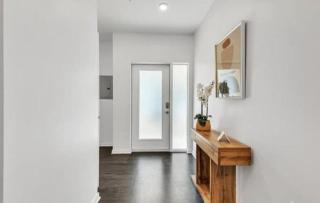 Crystal Flats King Bed Pool Fitness Center Dog Park Wellness Center BBQ - 5