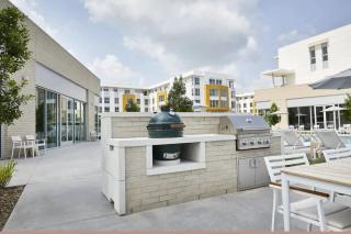 Crystal Flats King Bed Pool Fitness Center Dog Park Wellness Center BBQ - 6