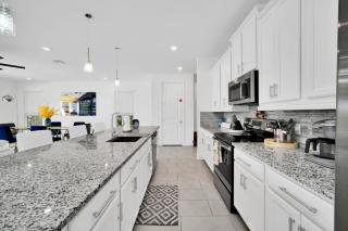 Elegant 4 Bedroom Oasis in Orlando6613 - Kissimmee - 2