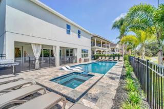 Charming 10-Bedroom Oasis in Orlando6615 - 9