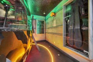 Charming 10-Bedroom Oasis in Orlando6615 - 4