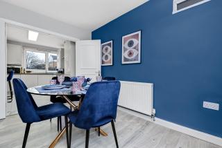 Lovely 4 Bedroom with Outdoor Space - London - 2