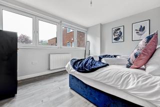 Lovely 4 Bedroom with Outdoor Space - London - 7