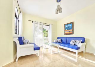Villa DMM con piscina, jacuzzi y gran área verde en Punta Cana - Punta Cana - 7