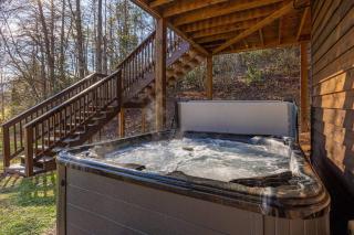 492B Massive 4 bedroom with great views Hot Tub - Gatlinburg - 8