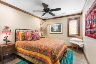 Hill Country Guest House - Rustic getaway - Fredericksburg - 4