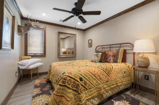 Hill Country Guest House - Rustic getaway - Fredericksburg - 2